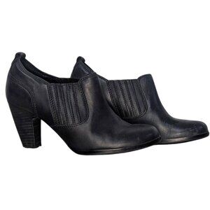 Clarks artisan 62254 slip on leather boot shoes - SZ 7